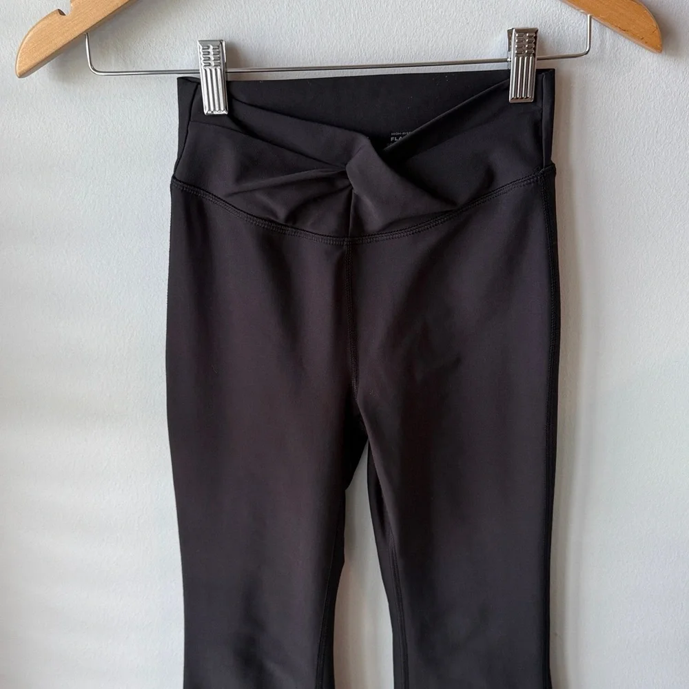 Old‎ Navy Black Flare Leggings Powersoft High Rise